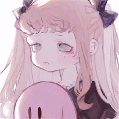 女子徒手给月子里宝宝打耳洞